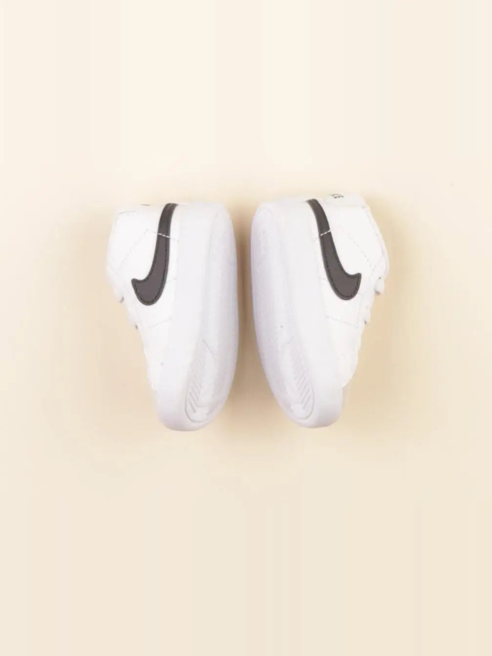 Nike - chaussons blanc - pointure 17