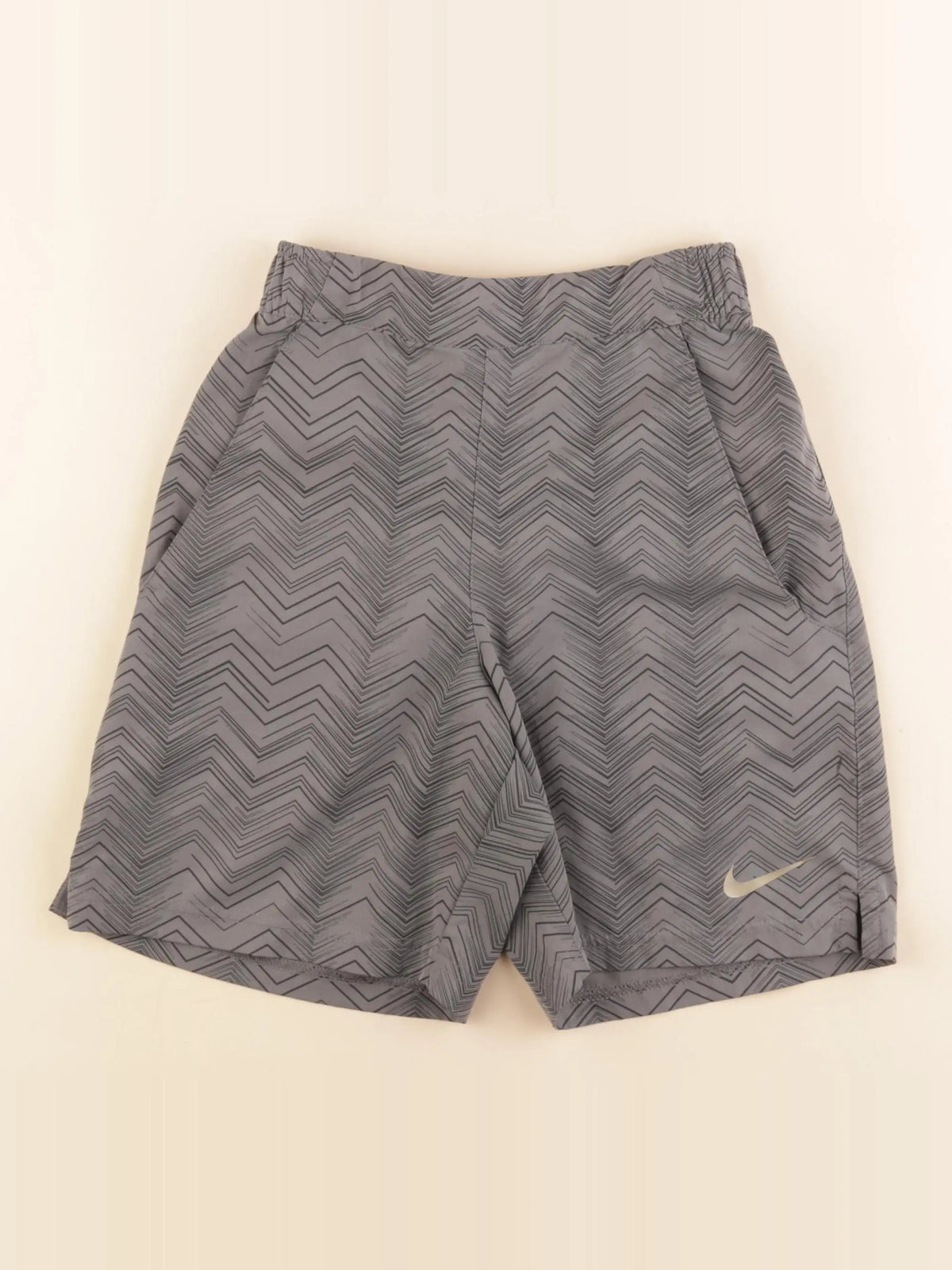 Nike - short gris - 8/10 ans