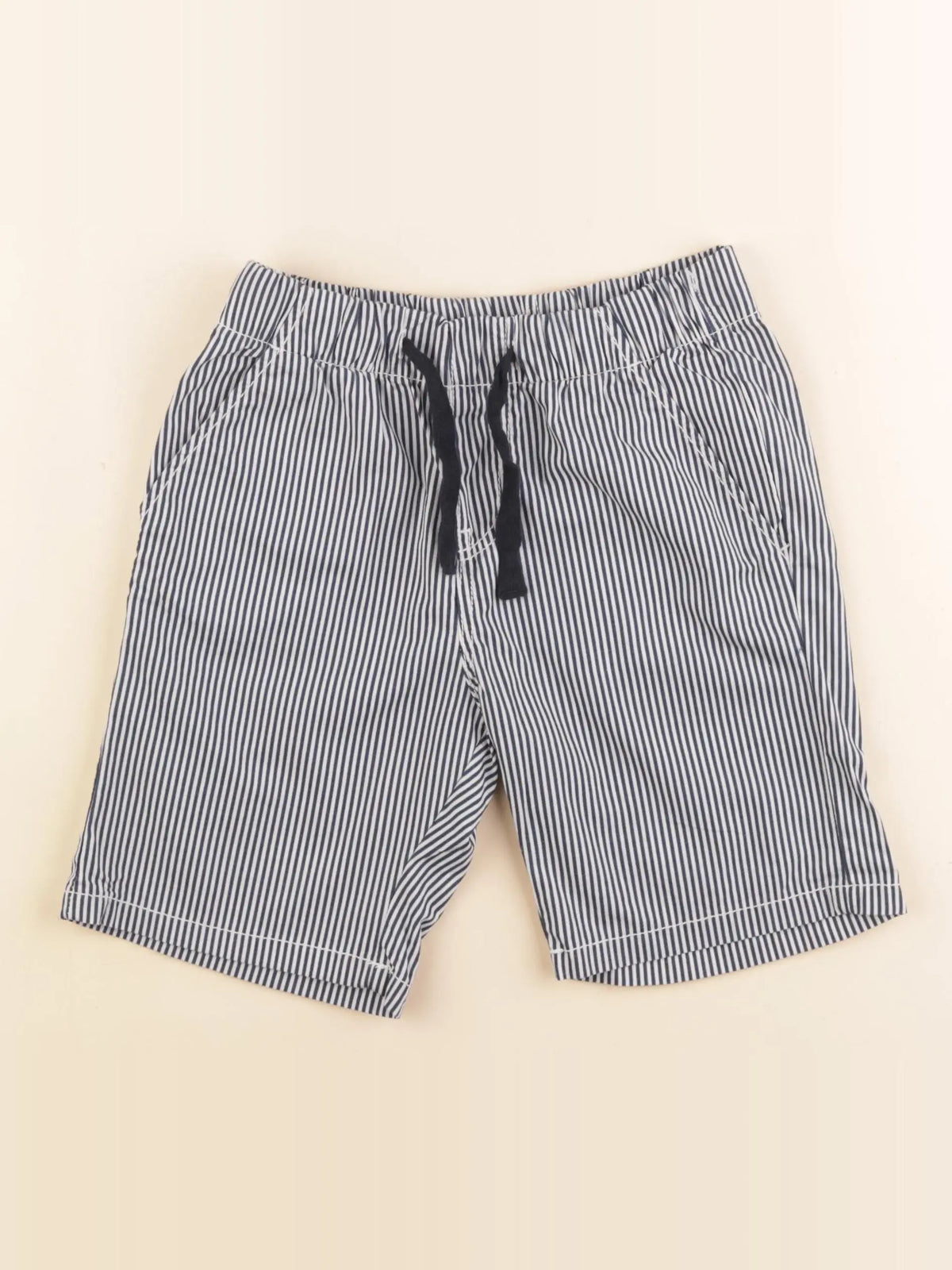 H&M - short bleu - 6/7 ans