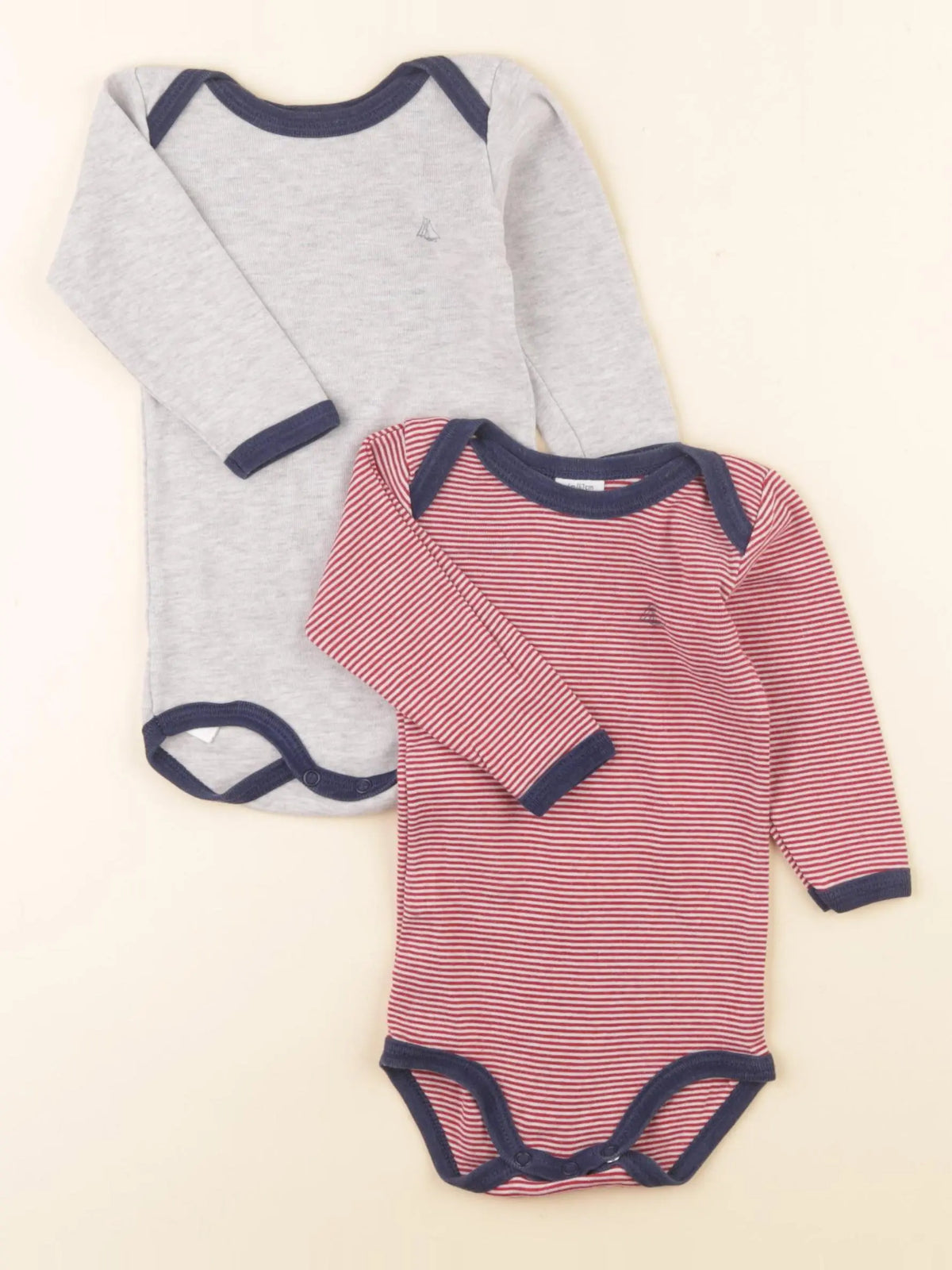 Petit Bateau - lot de 2 bodies en coton gris, rouge - 6 mois