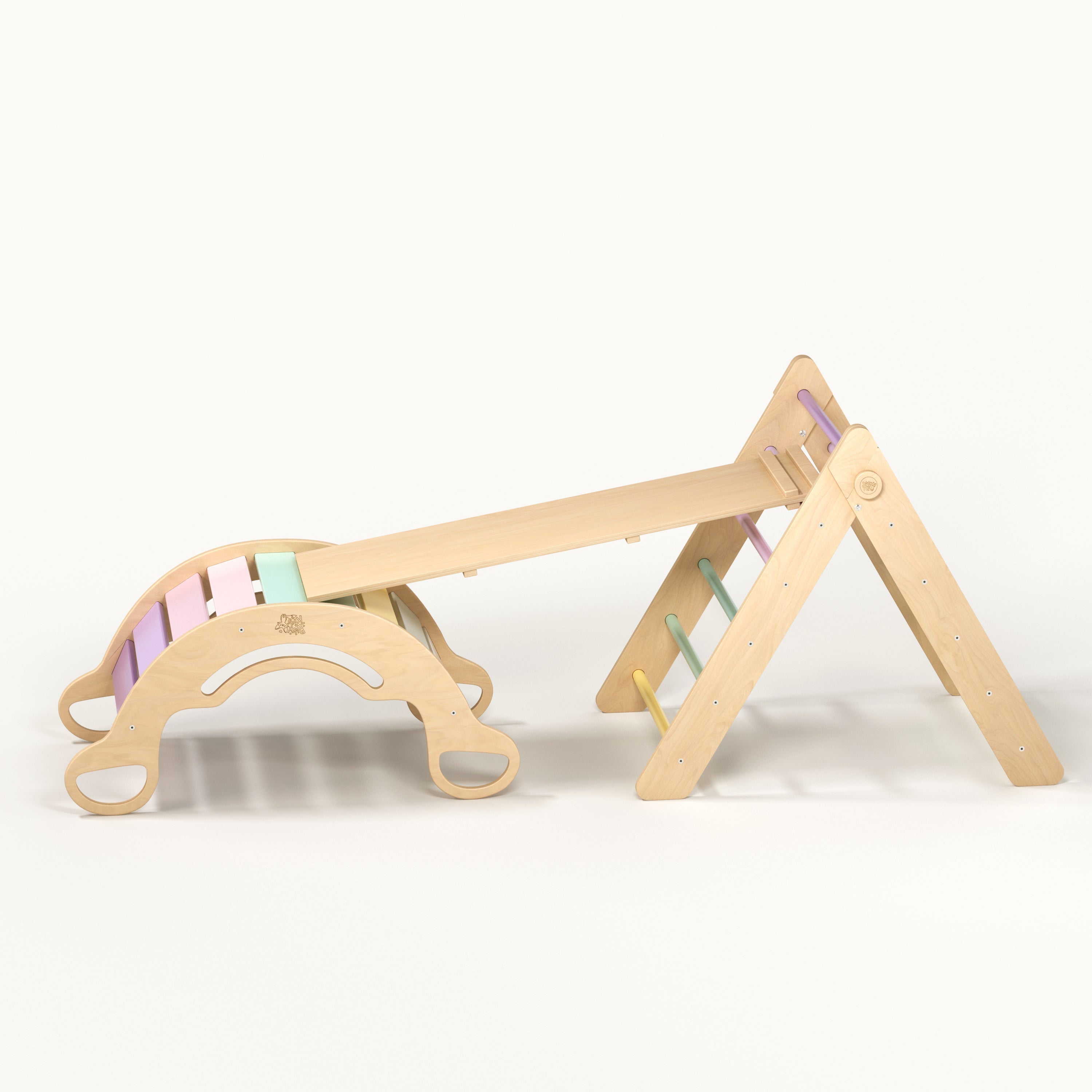 Ensemble - Triangle de Pikler + un grand toboggan à double face + bascule d’équilibre