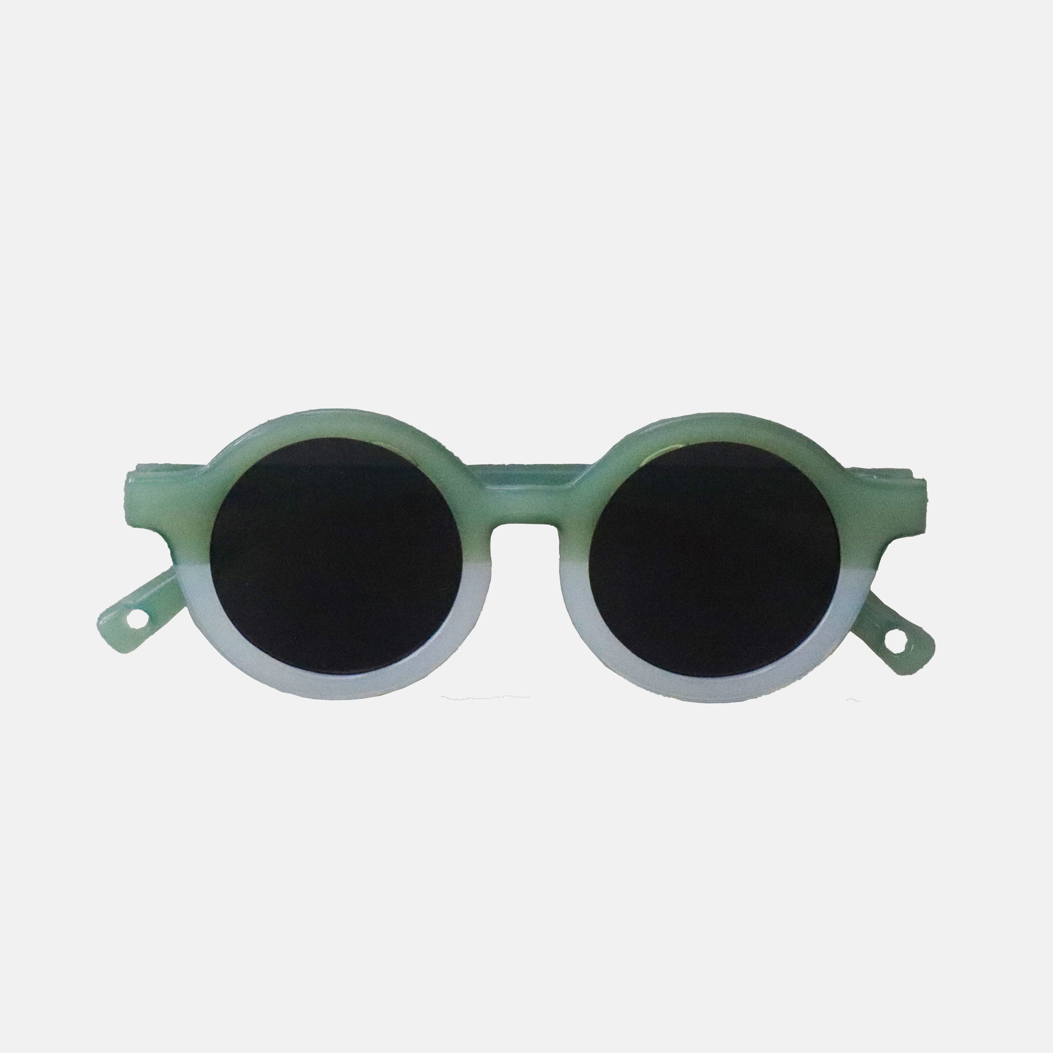 Paire de lunettes de soleil bébé catégorie 4, bicolore vert et blanc avec monture en TPEE effet transparent. 