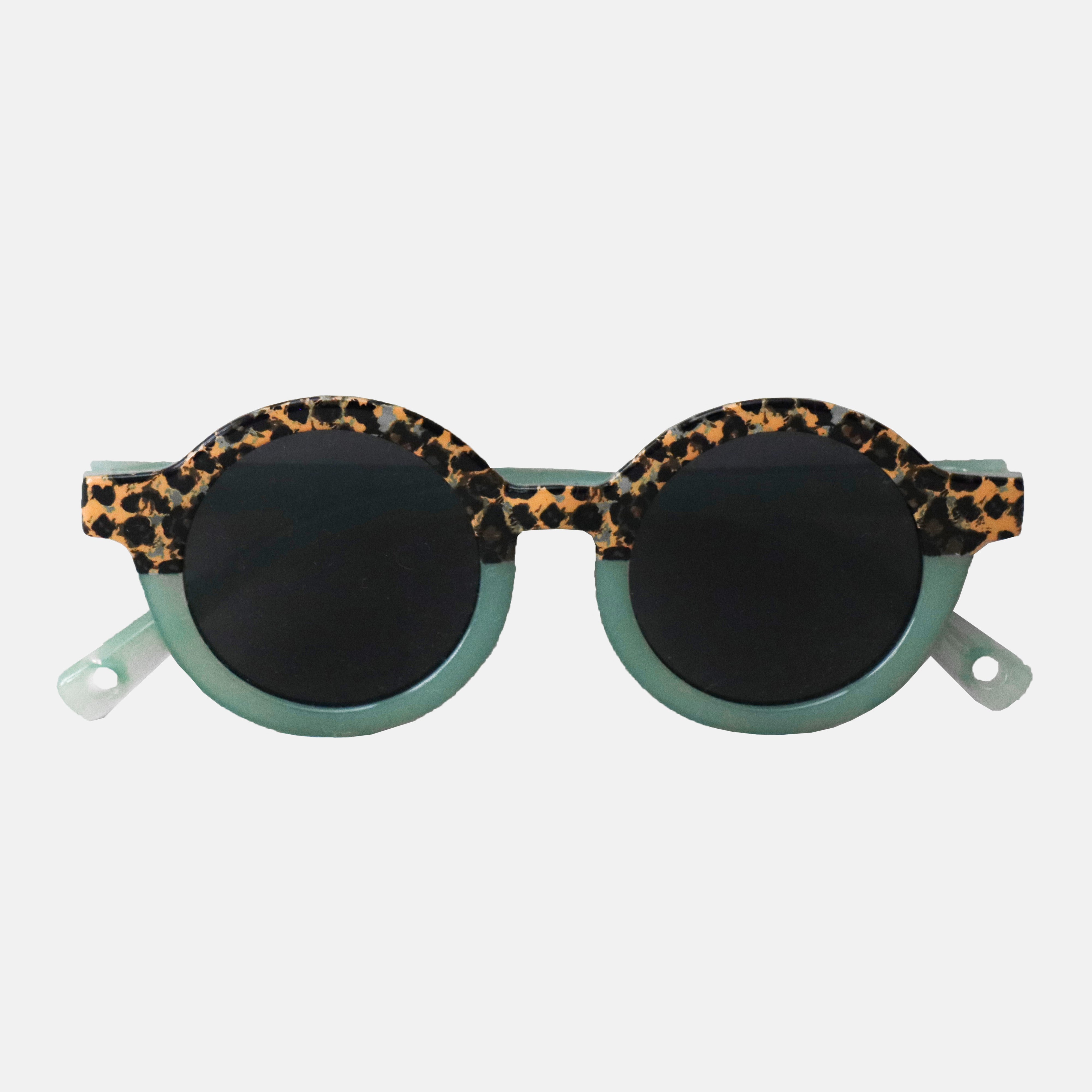 Paire de lunettes de soleil bébé catégorie 4, monture en TPEE effet transparent couleur vert avec motif léopard sur le haut 