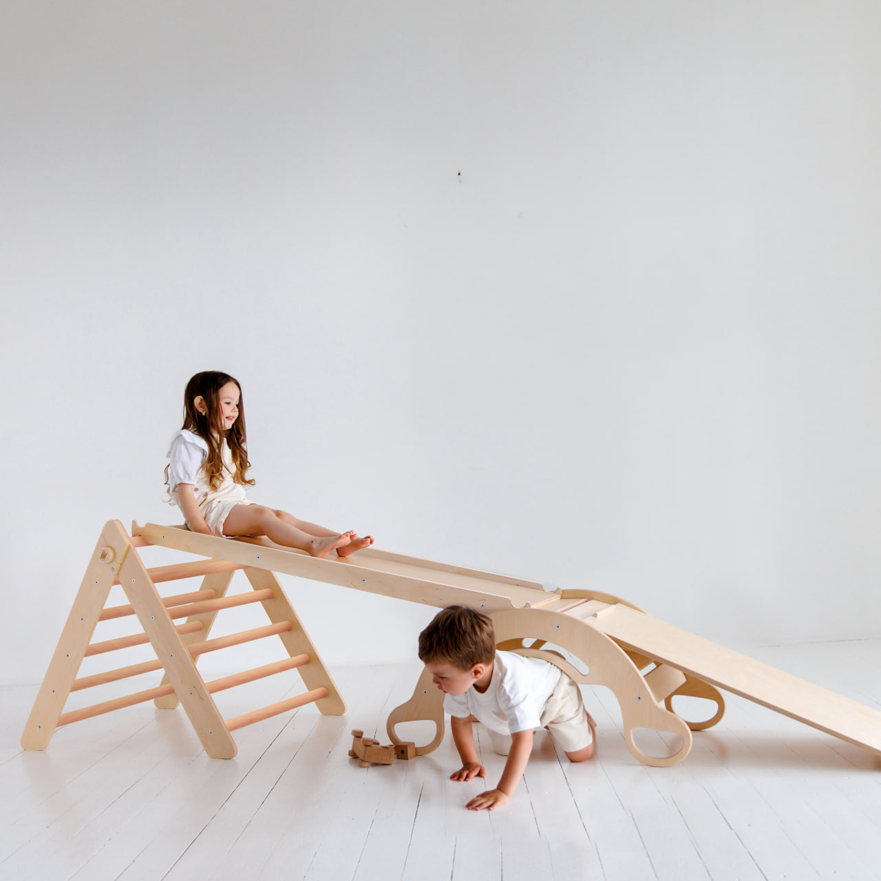 Ensemble (grand) - Triangle de Pikler + 2 planches à double face + bascule d’équilibre